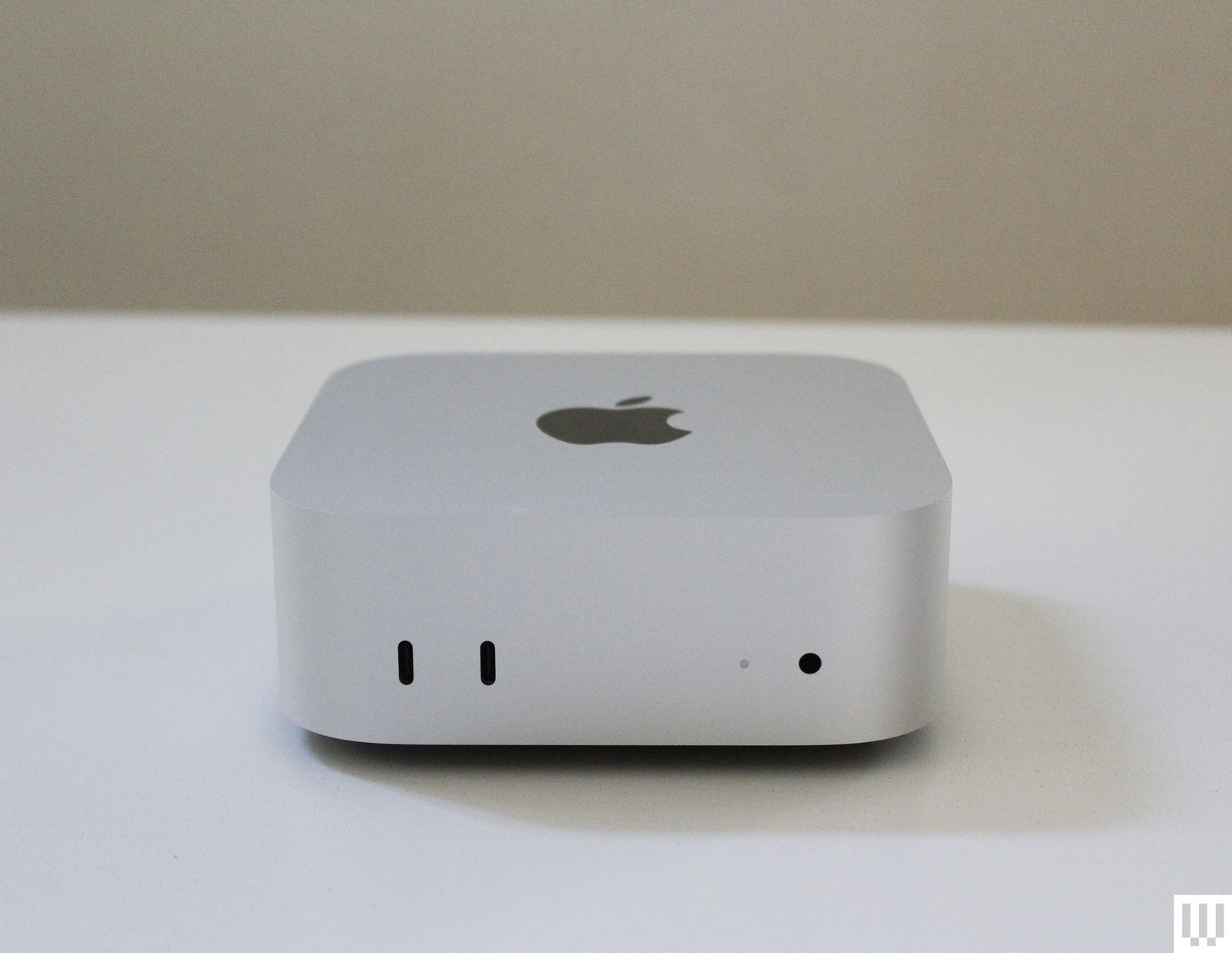 图片可能包含电子产品、手机、iPhone 和硬件