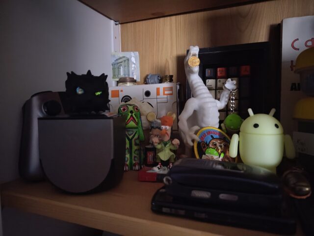 Fairphone sample dark shelf