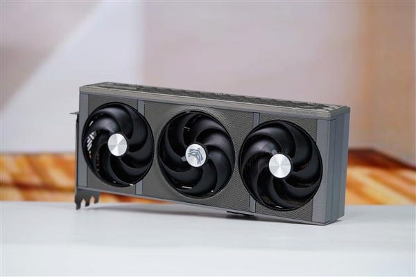 最高1557 TOPS!AMD RDNA 4架构算力暴增4倍:本地跑大模型不卡了