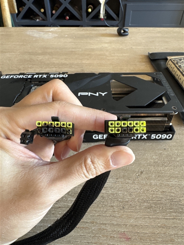 RTX 5090待机烧毁!官方直接拒保:没用显卡原装线