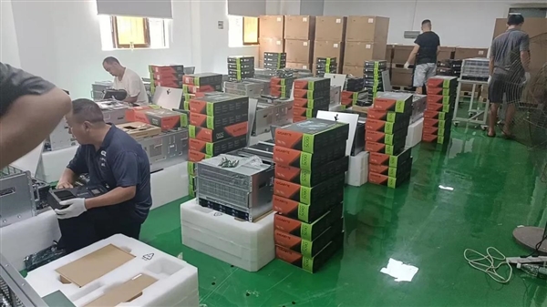 矿潮刚走AI又来!RTX 5090被AI厂商整托搬走:玩家想买只能加价
